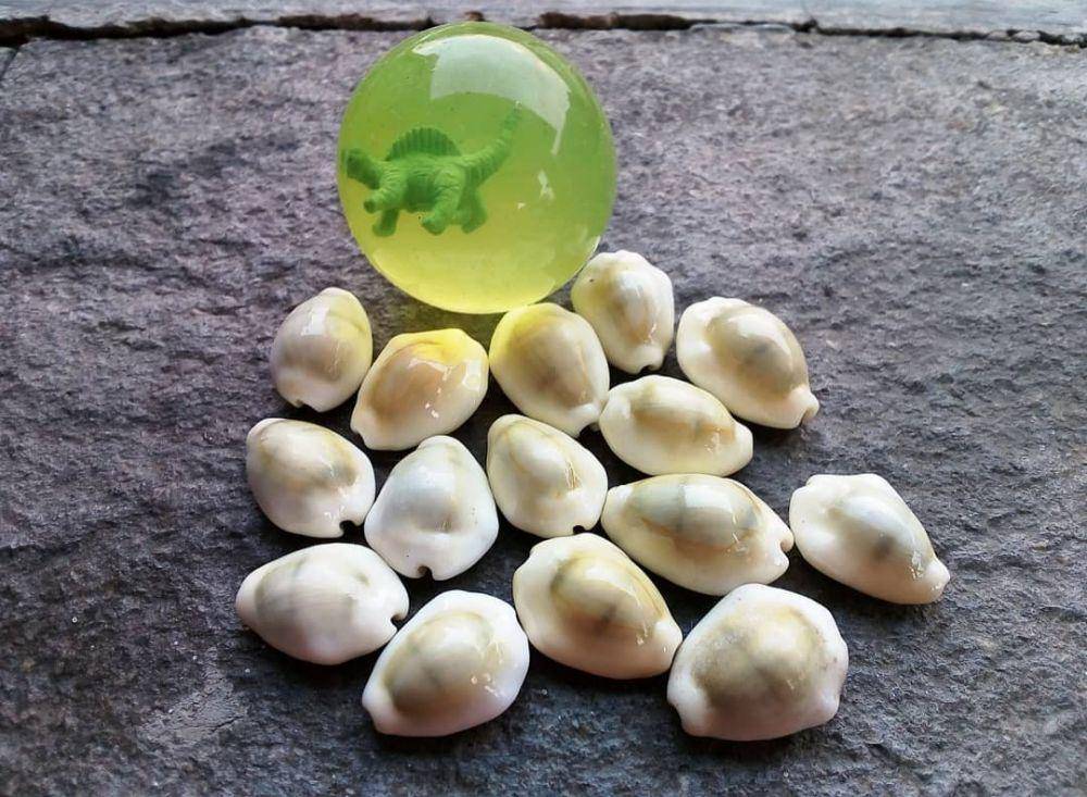 Permainan bola bekel (Instagram.com/lovedbychrista)