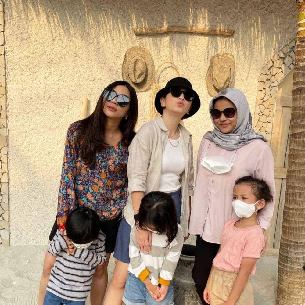 Alesha (instagram.com/divanadia)