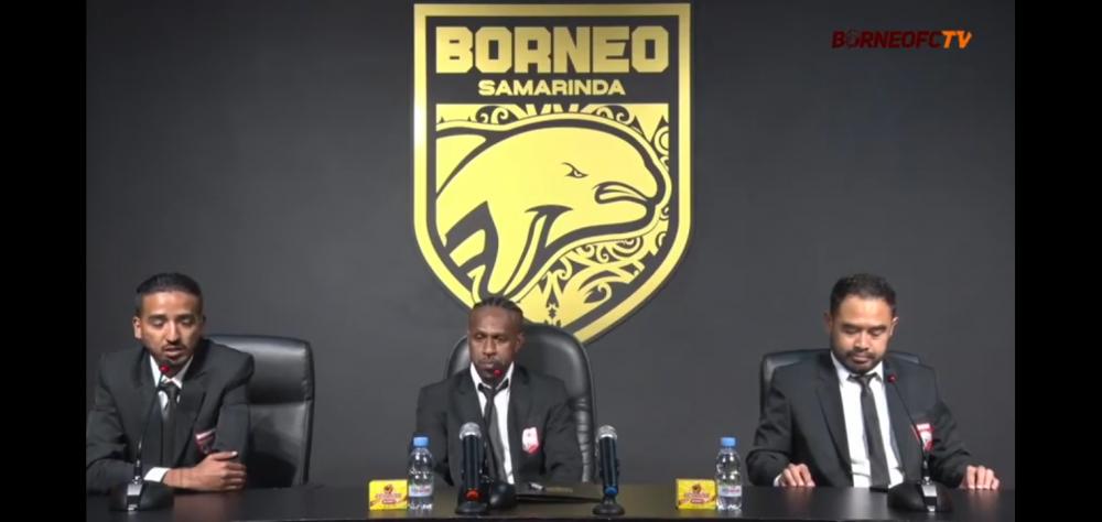Boaz Solossa Resmi Gabung Borneo FC