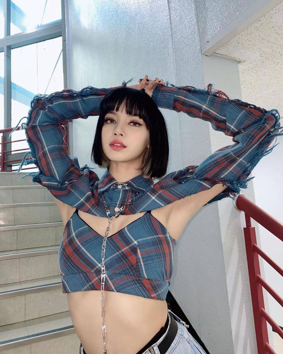 Lisa (instagram.com/lalalalisa_m)