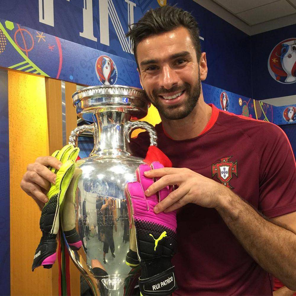 Rui Patricio dan Trofi Piala Eropa (instagram.com/rpatricio1)