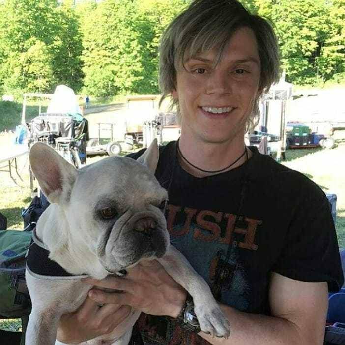 Evan Peters (instagram.com/evanpetes)