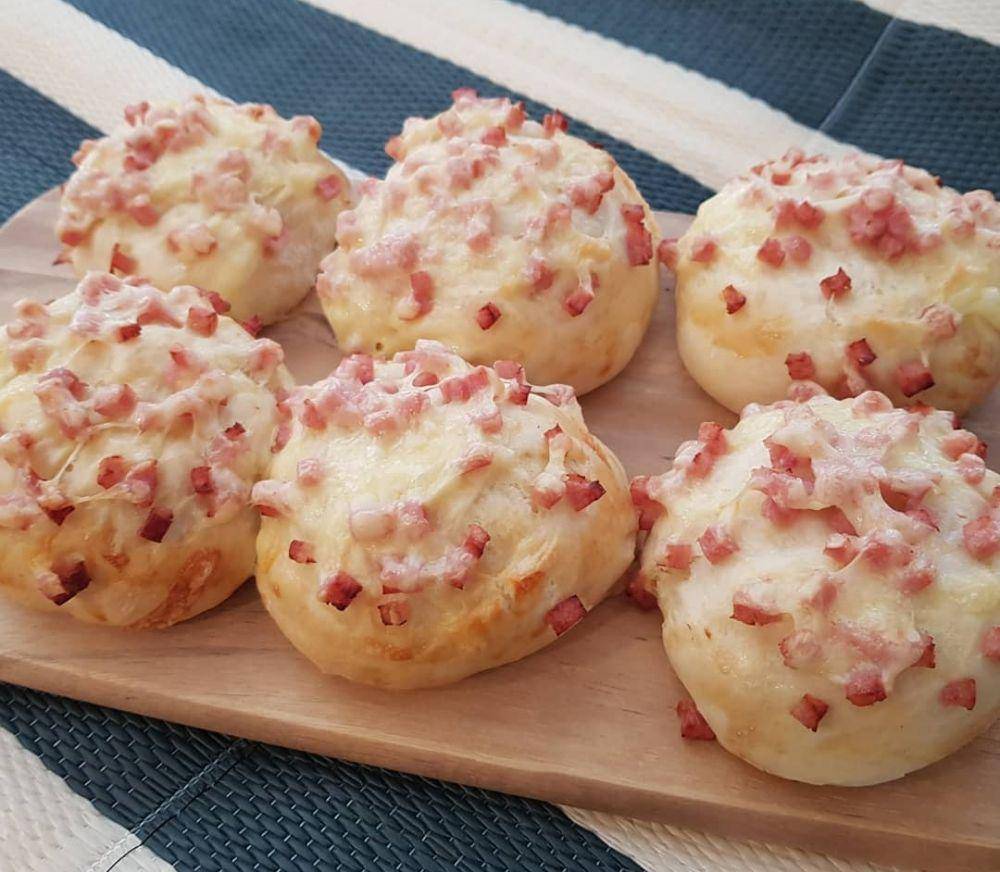 cheese and bacon roll (Instagram.com/happymixwithjulie)