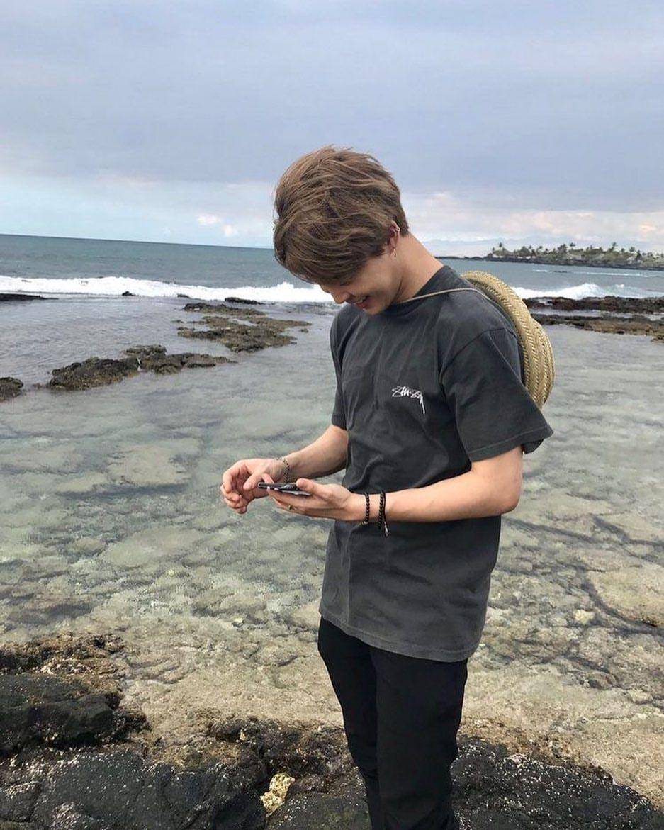 Ide style kencan simpel ala Jimin BTS (Instagram.com/jimin)
