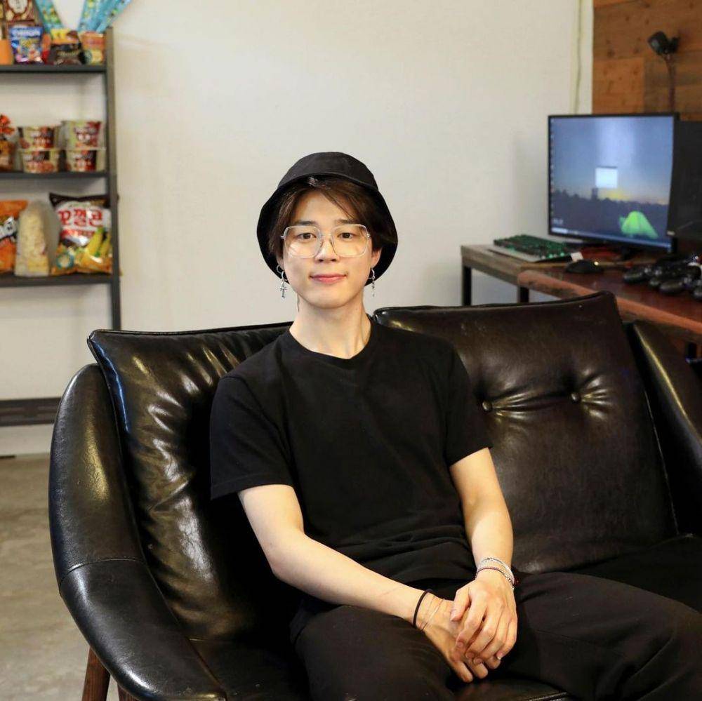 Ide style kencan simpel ala Jimin BTS (Instagram.com/jimin)