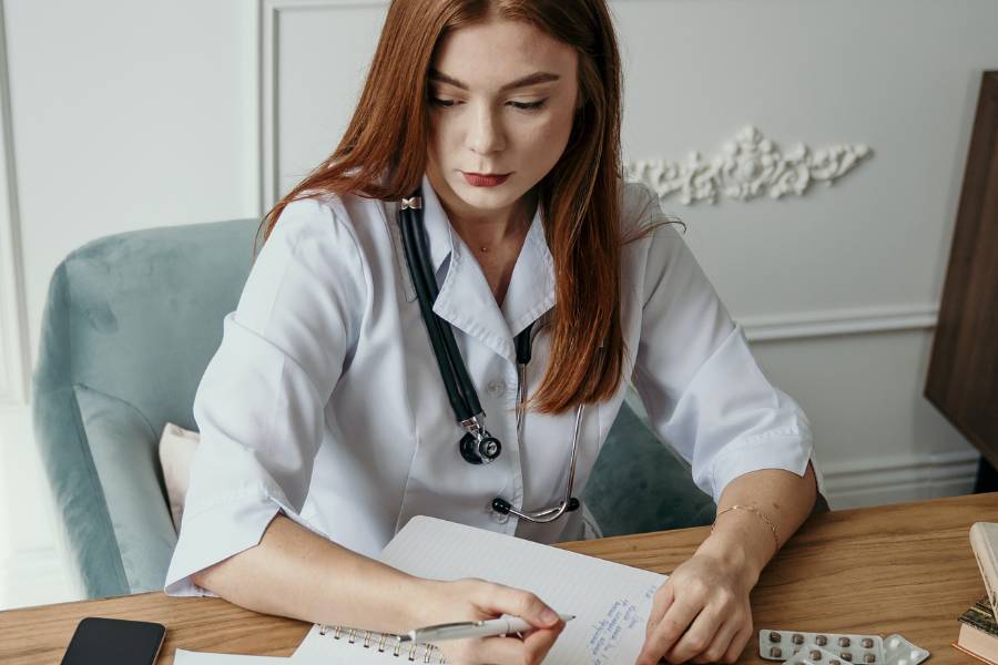 Ilustrasi dokter (pexels.com/@tima-miroshnichenko)