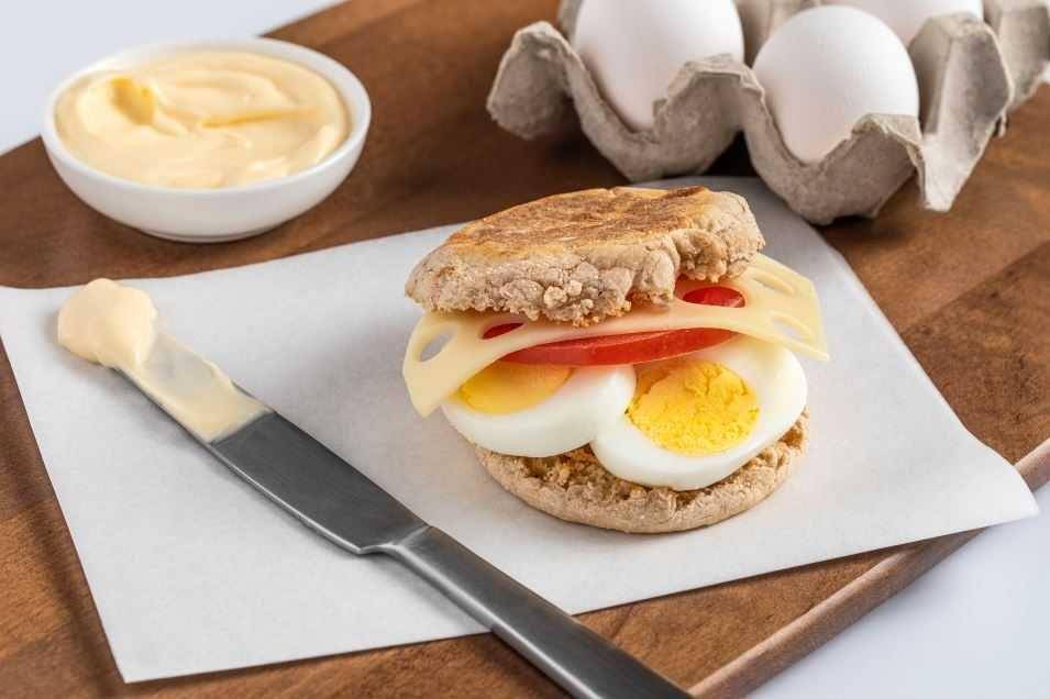 Hard boiled egg sandwich (feedingpa.org)