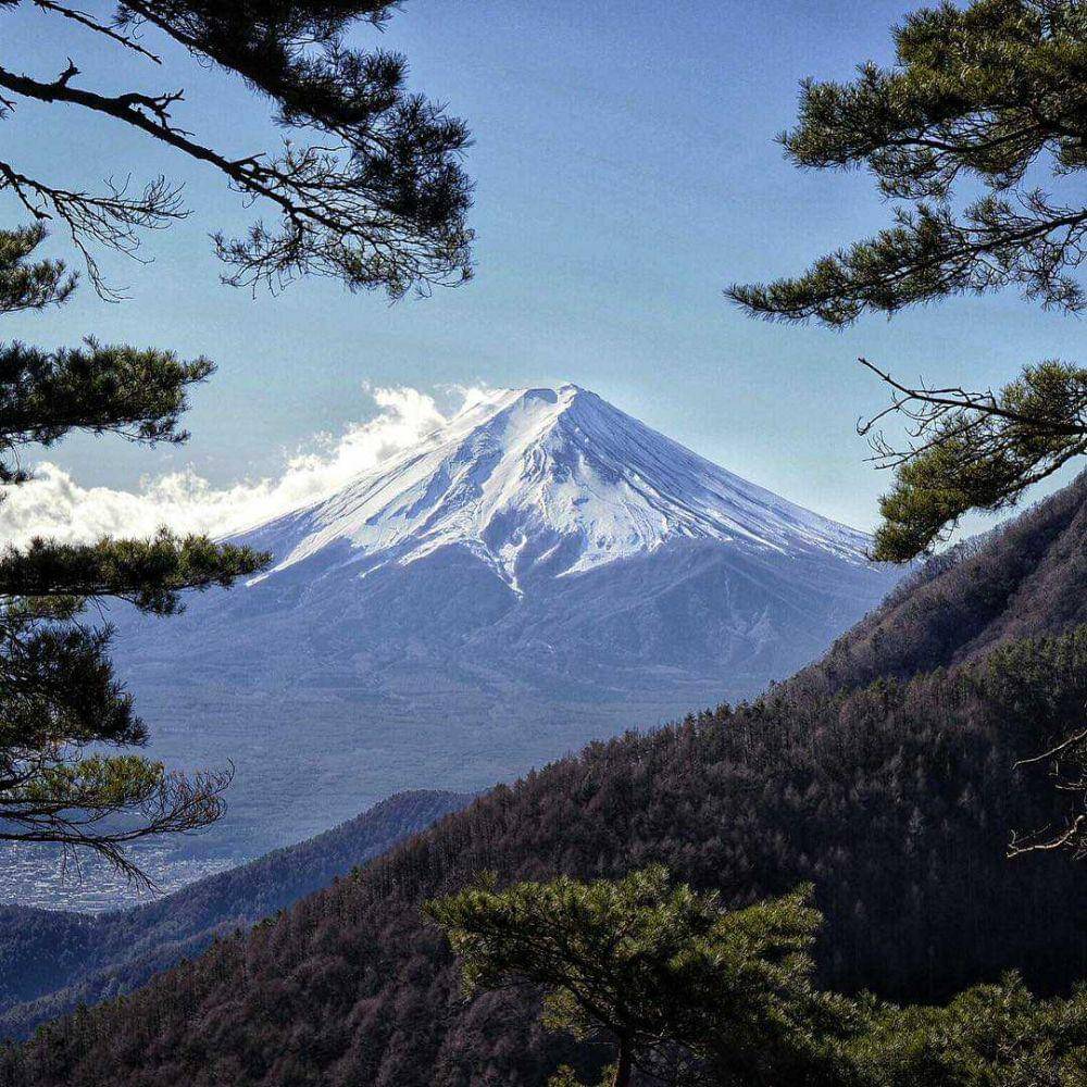 Gunung Mitsutoge (instagram.com/federicoartusi)