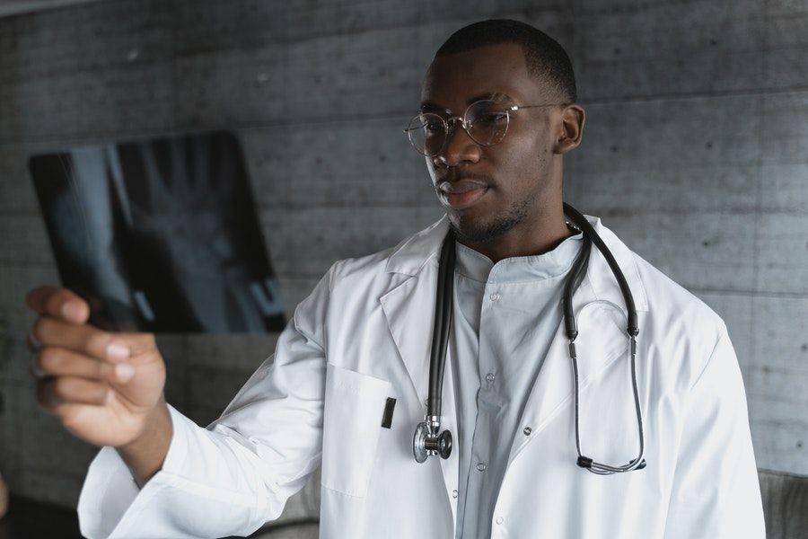 Ilustrasi dokter (pexels.com/@tima-miroshnichenko)