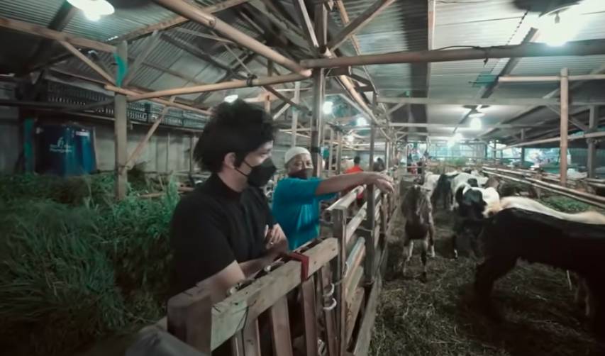 Atta dan Aurel beli persiapan hewan kurban (youtube.com/AH)