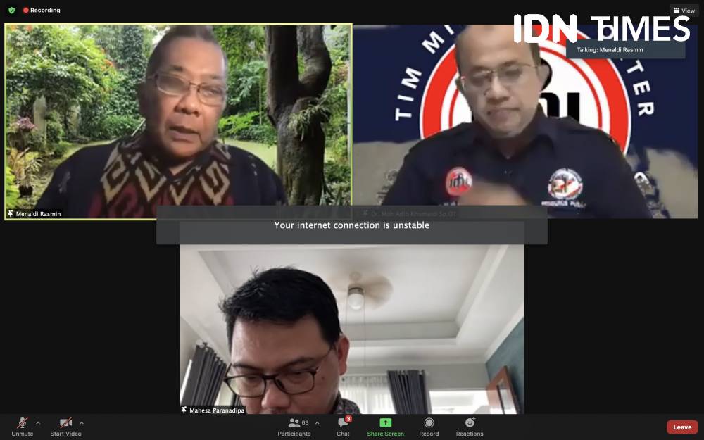 Tangkapan layar, Ketua Tim Mitigasi Pergurus Besar Ikatan Dokter Indonesia (PB IDI), Adib Khumaidi saat berbicara dalam acara "Update Kondisi Dokter dan Strategi Upaya Mitigasi Risiko mencegah Kolapsnya Fasilitas Kesehatan." (IDN Times/Ilyas Mujib).
