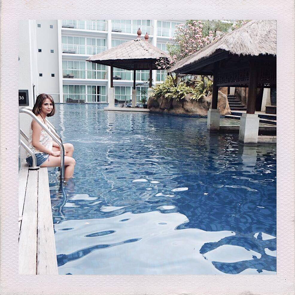 potret Vanessa Angel saat di kolam renang (instagram.com/vanessaangelofficial)