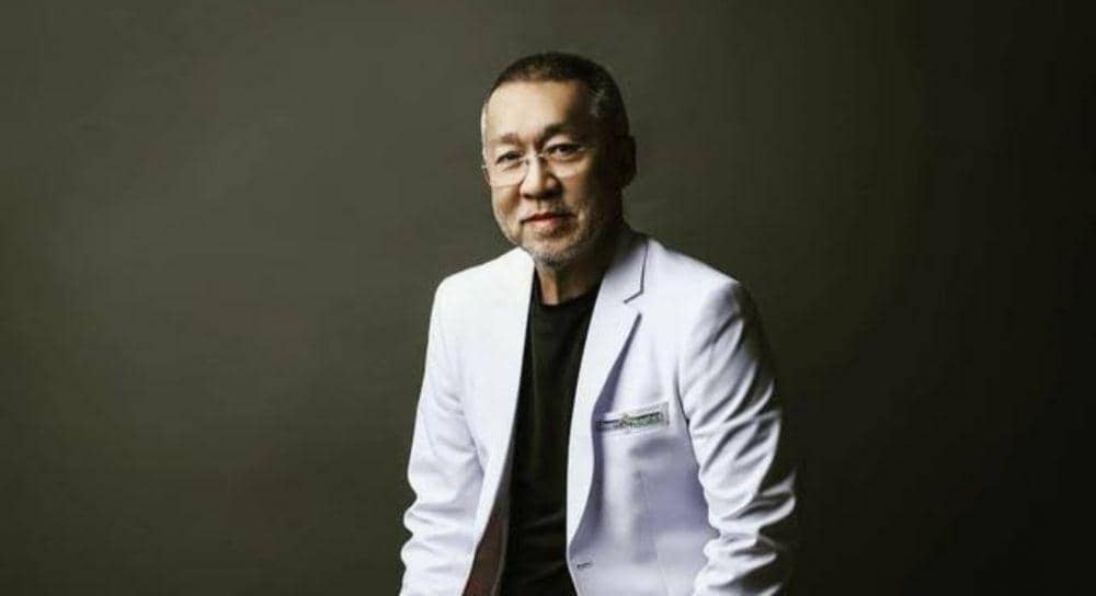 dr. Henry Suhendra, SpOT yang merupakan alumnus Spesialis Orthopaedi dan Traumatologi Fakultas Kedokteran (FK) Universitas Airlangga tahun 1992. Dok. Humas Unair.