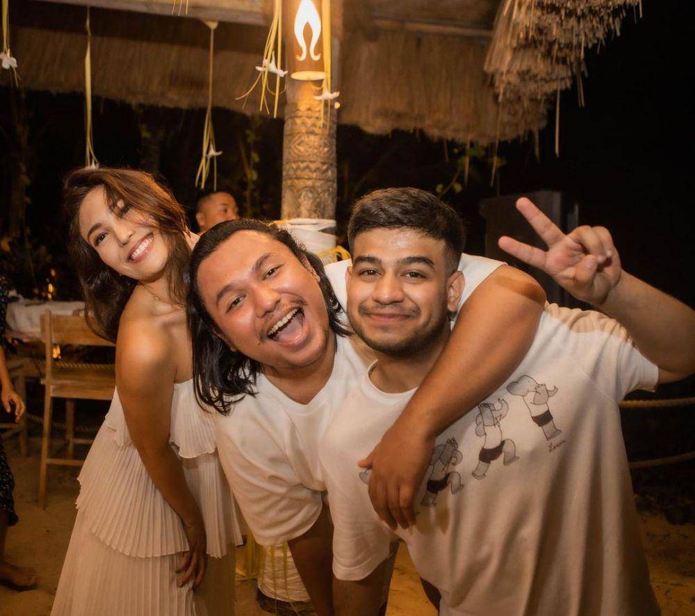 Ayu Dewi, Fadil Jaidi, dan Keanu (instagram.com/mrsayudewi/)