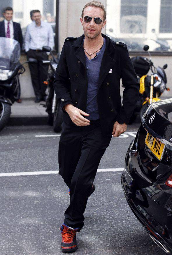 Gaya busana Chris Martin (express.co.uk)