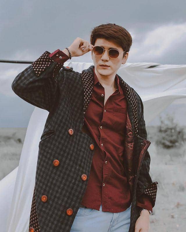James Thomas (instagram.com/jamesthoms)
