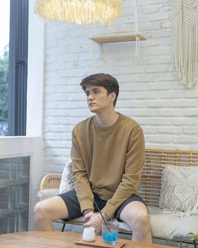 James Thomas (instagram.com/jamesthoms)