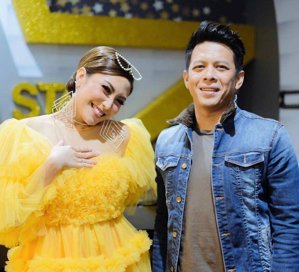 Ayu Dewi dan Ariel NOAH (instagram.com/mrsayudewi/)