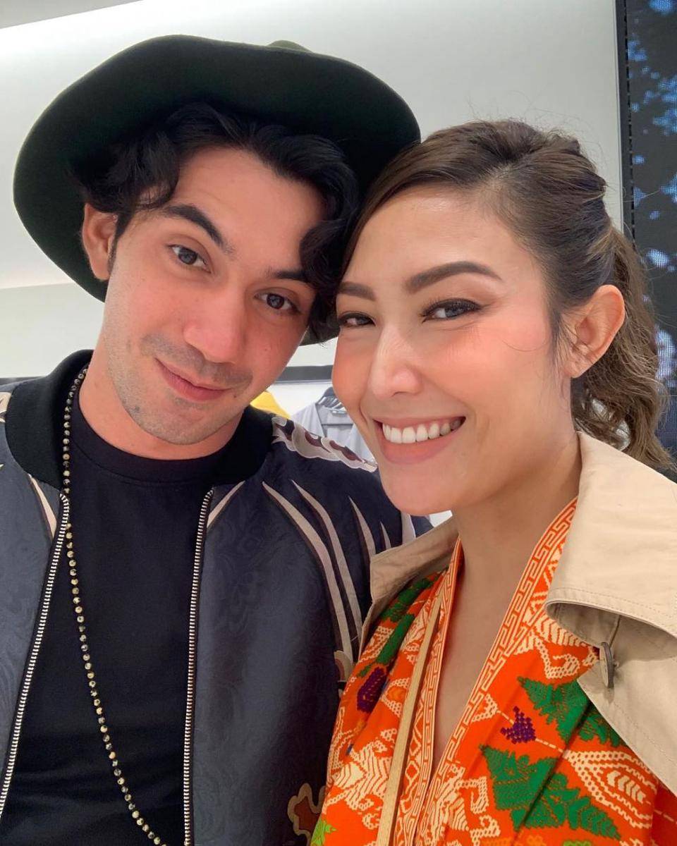 Ayu Dewi dan Reza Rahadian (instagram.com/mrsayudewi/)