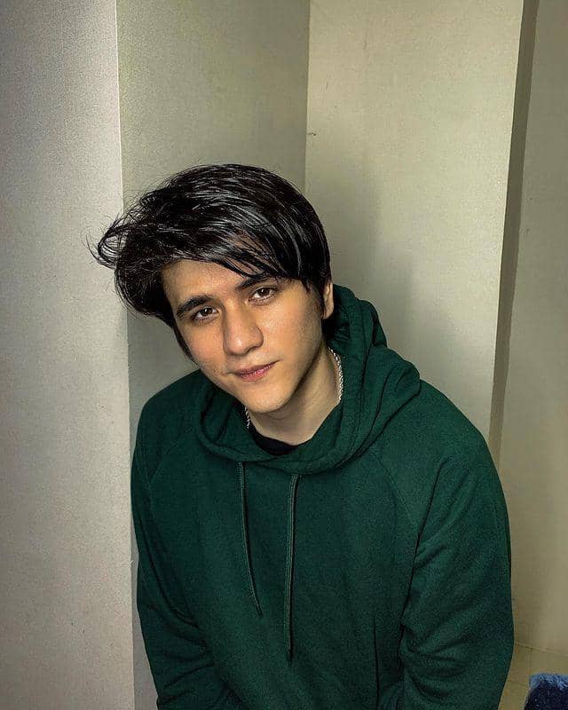 James Thomas (instagram.com/jamesthoms)