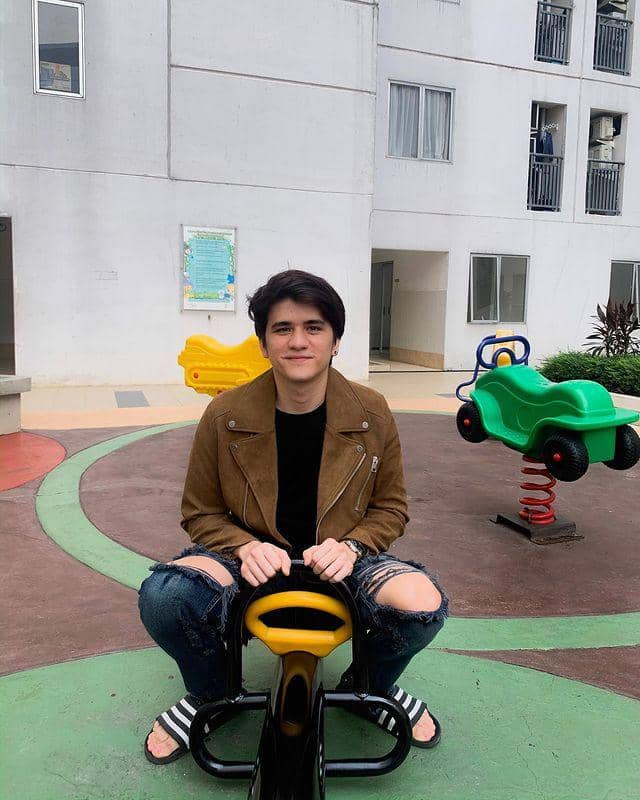 James Thomas (instagram.com/jamesthoms)