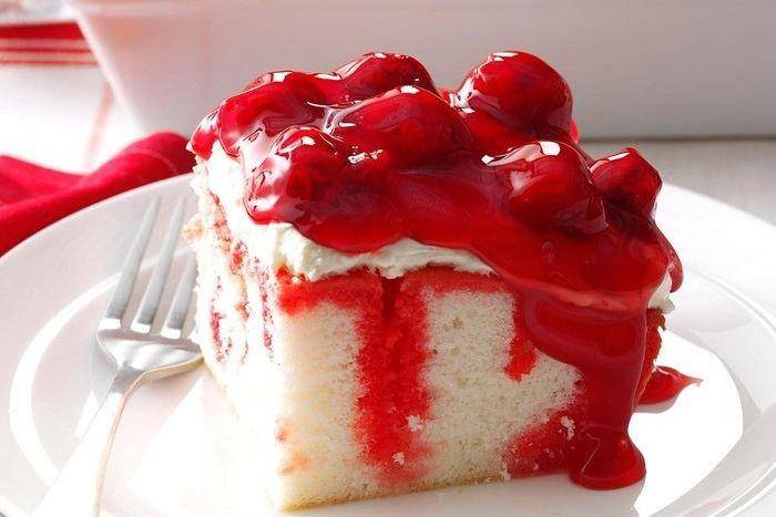 ilustrasi olahan poke cake (tasteofhome.com)