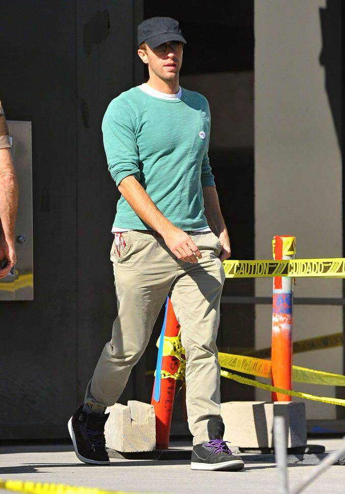 Gaya busana Chris Martin (laineygossip.com)