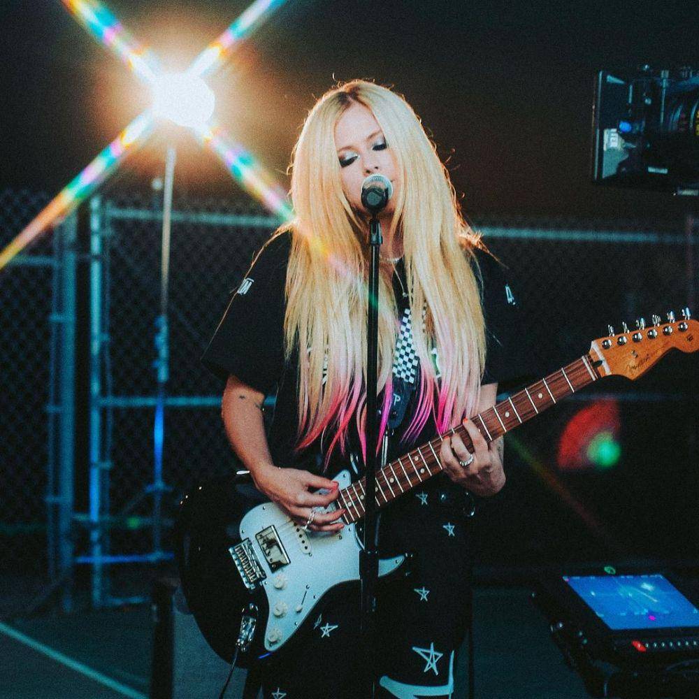Avril Lavigne (instagram.com/avrillavigne)
