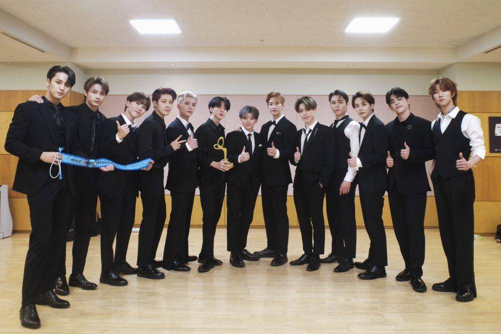 SEVENTEEN (twitter.com/pledis_17)