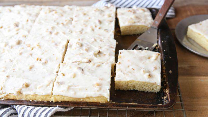 ilustrasi white texas sheet cake (bettycrocker.com)