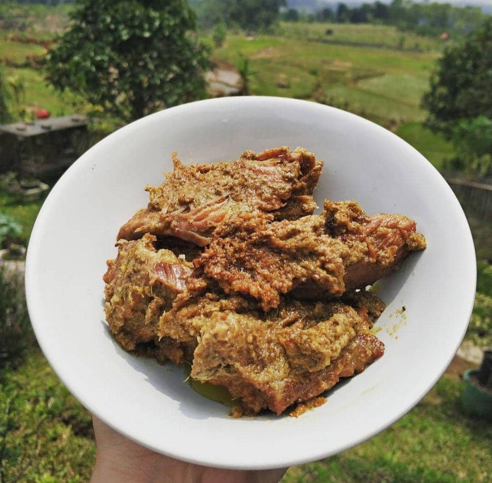 Empal bumbu kuning (Instagram.com/aureliasabrina91)