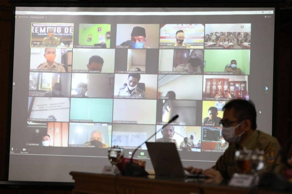 Sesi audiensi kades lurah dengan Gubernur Jateng Ganjar Pranowo yang disiarkan lewat zoom. (Dok Humas Pemprov Jateng)