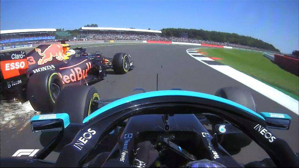 Insiden antara Verstappen dengan Hamilton pada GP Inggris (twitter.com/F1)
