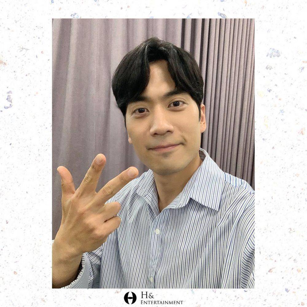 Ahn Chang Hwan (instagram.com/h_and_ent)