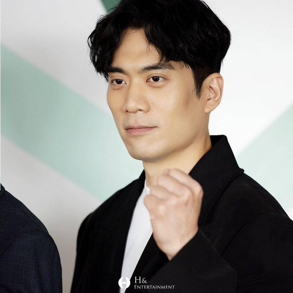 Ahn Chang Hwan (instagram.com/h_and_ent)