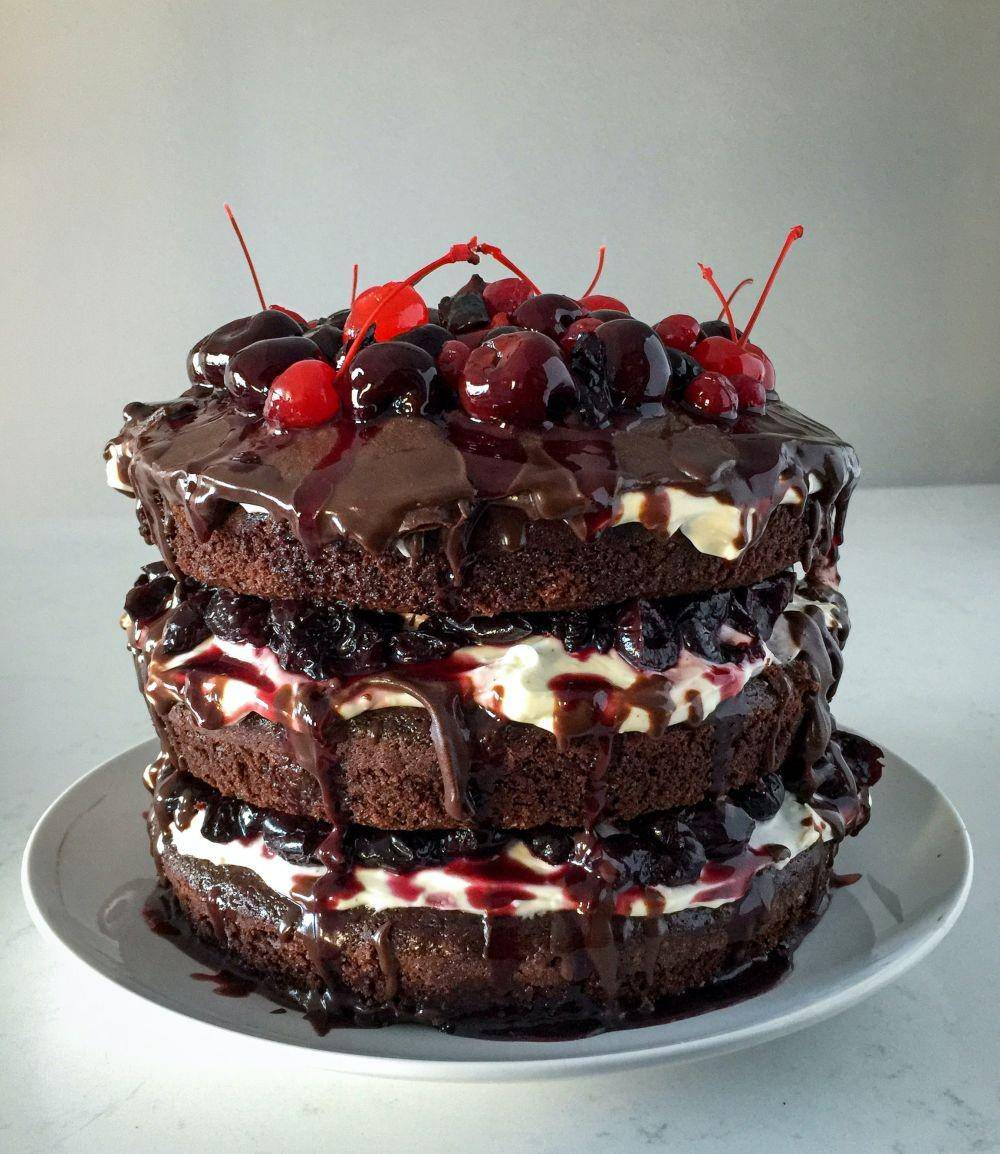 ilustrasi black forest poke cake (unsplash.com/Jacob Thomas)