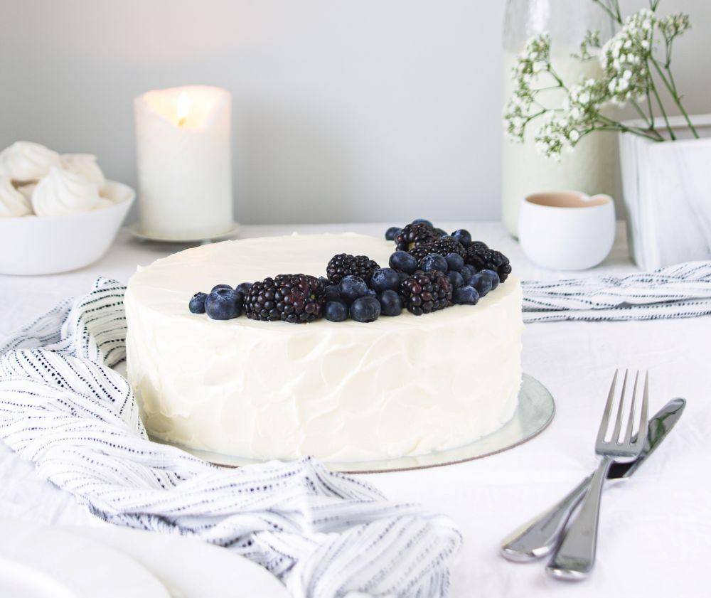 ilustrasi white cake (unsplash.com/Natallia Nagorniak)