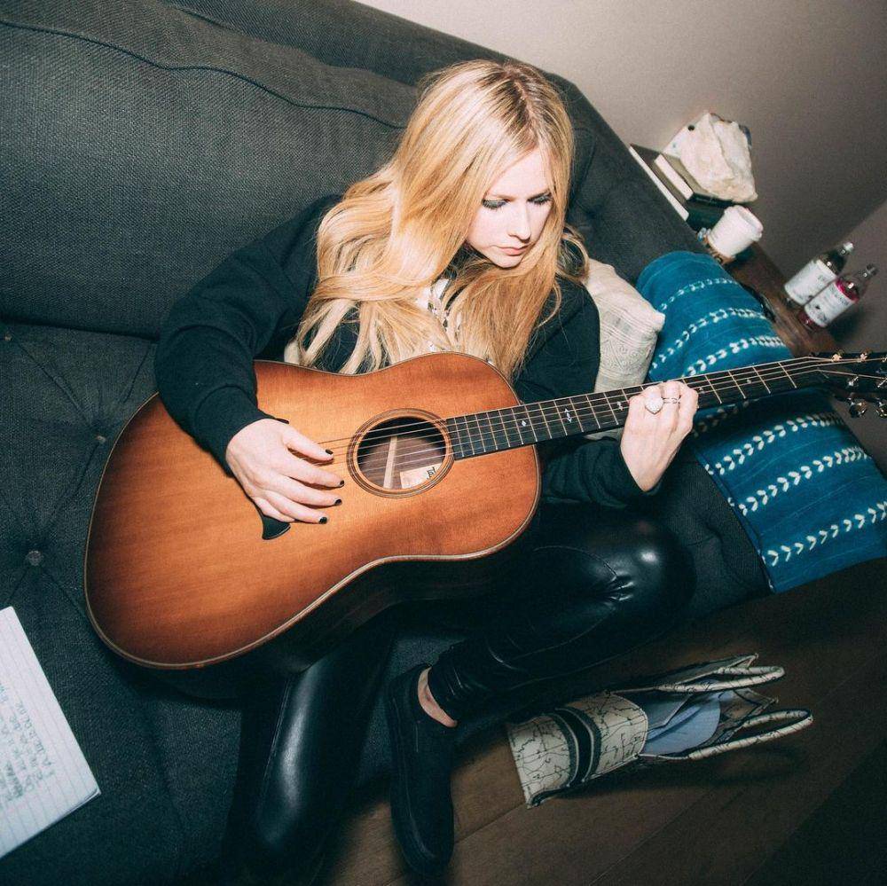 Avril Lavigne (instagram.com/avrillavigne)