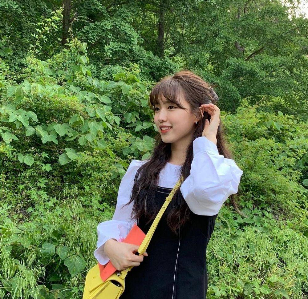 Yoon Seo Ah (instagram.com/yoonseoah_)