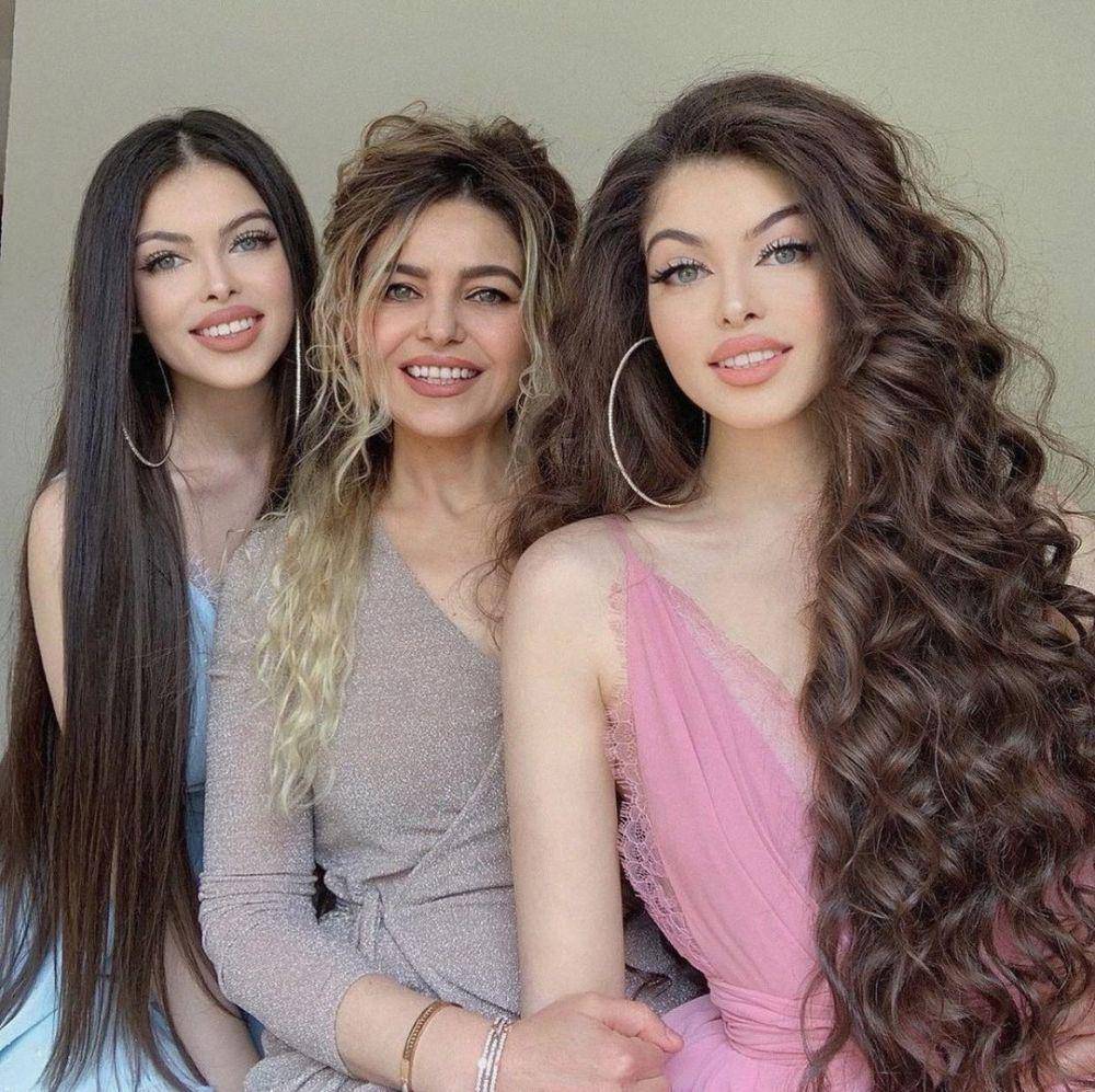 Gulcan Sahinur Twins (instagram.com/thegstwins)