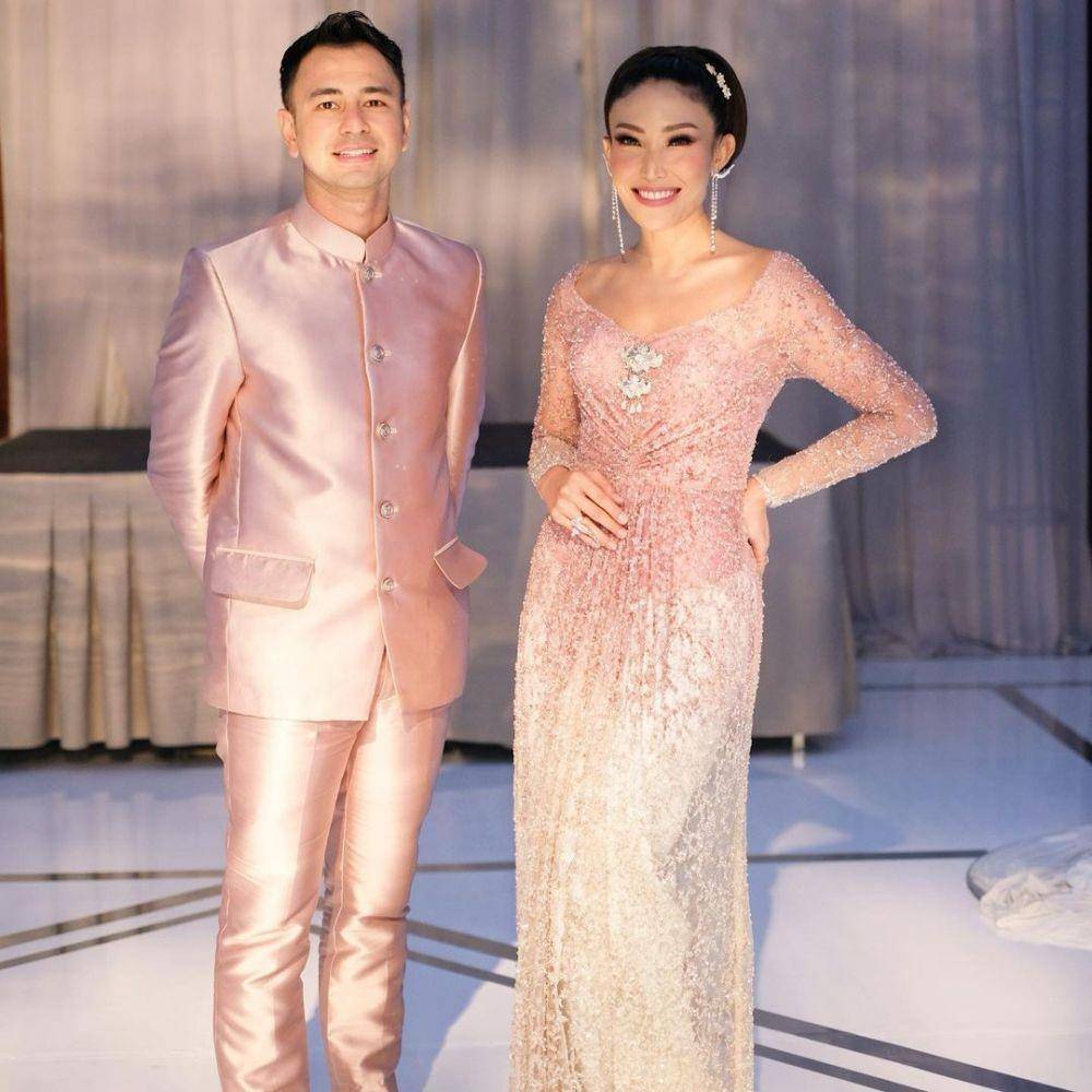 Ayu Dewi (instagram.com/mrsayudewi)