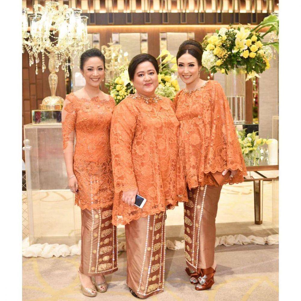 Ayu Dewi (instagram.com/mrsayudewi)