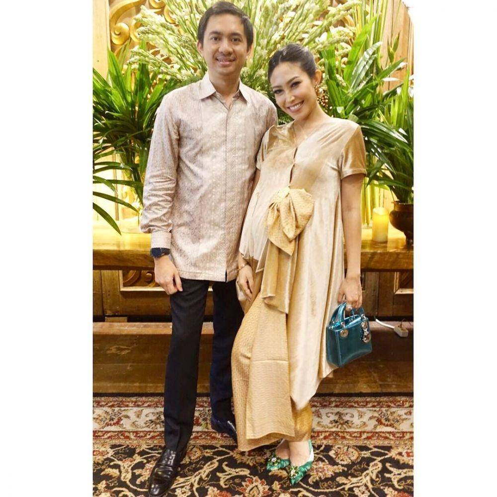 Ayu Dewi (instagram.com/mrsayudewi)