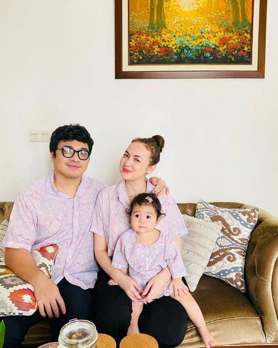 foto Rianti Cartwright dan anaknya (instagram.com/riantic)