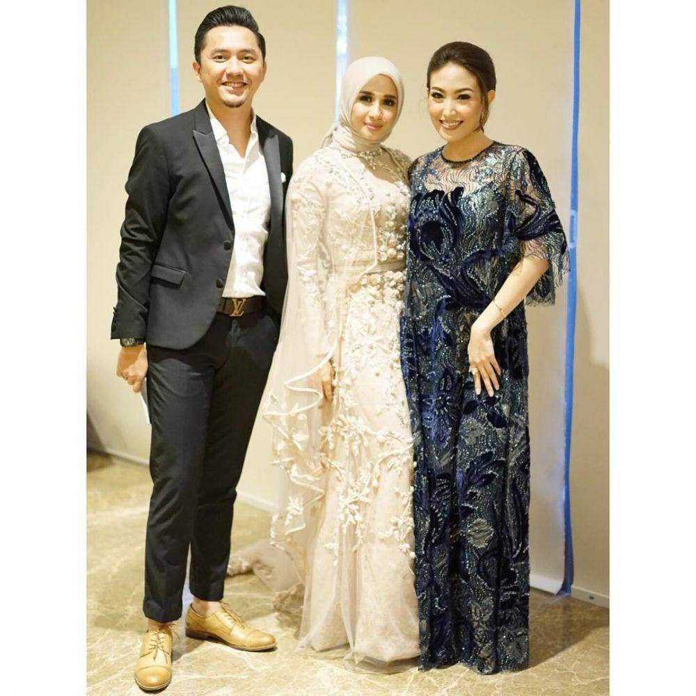 Ayu Dewi (instagram.com/mrsayudewi)
