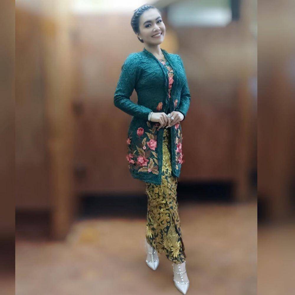 Denada (instagram.com/denadaindonesia)