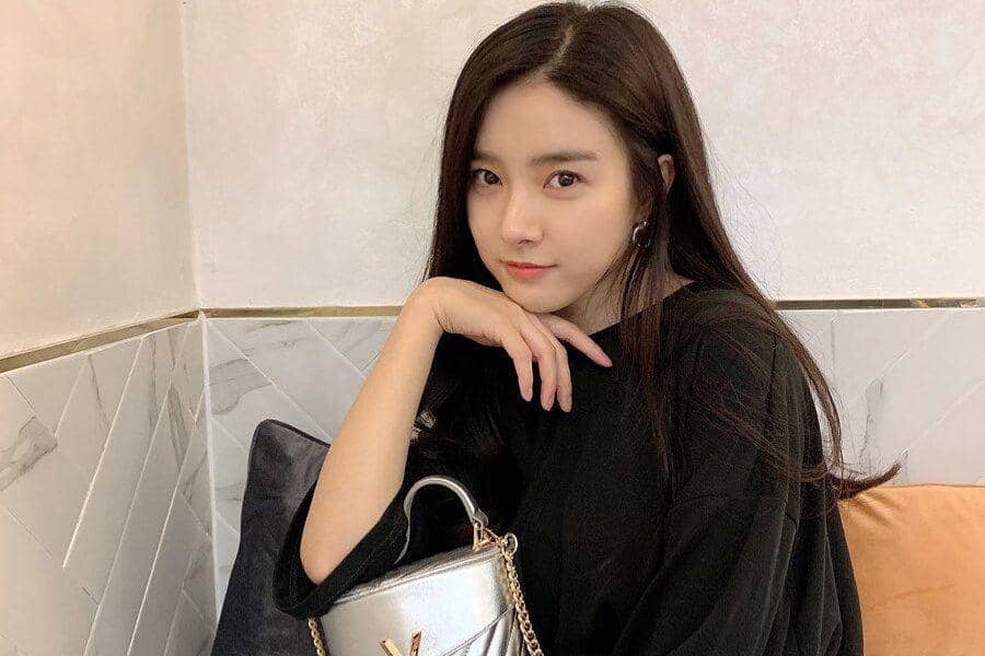 10 Potret Kim So Eun, Kameo di KDrama Monthly Magazine Home