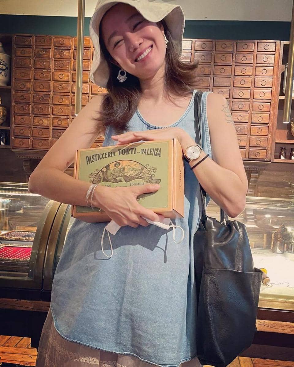Gong Hyo Jin (instagram.com/rvvxhyo)
