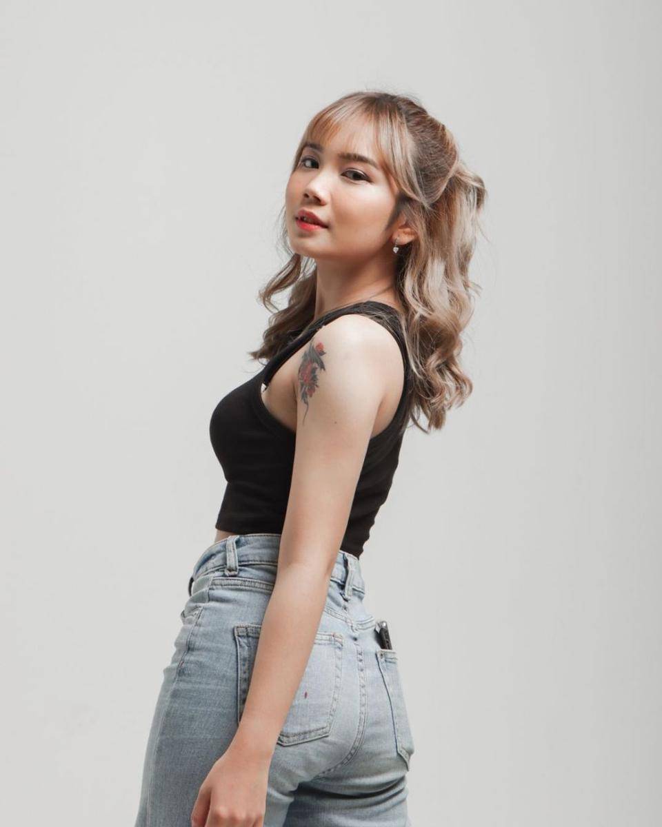 Yuriva (instagram.com/zhryuriva)