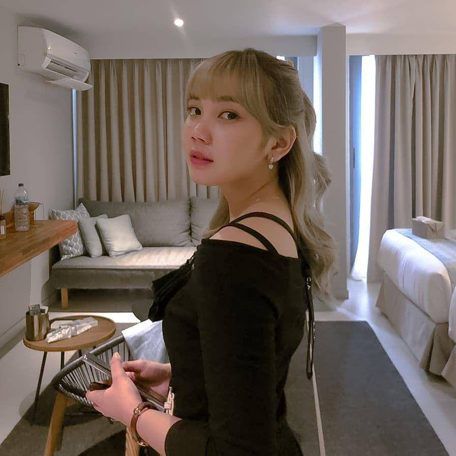 Yuriva (instagram.com/zhryuriva)